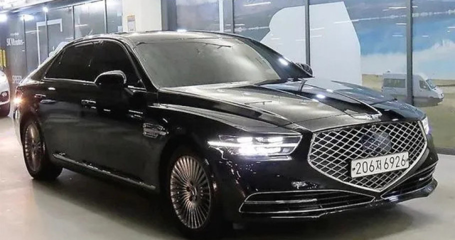Genesis G90 