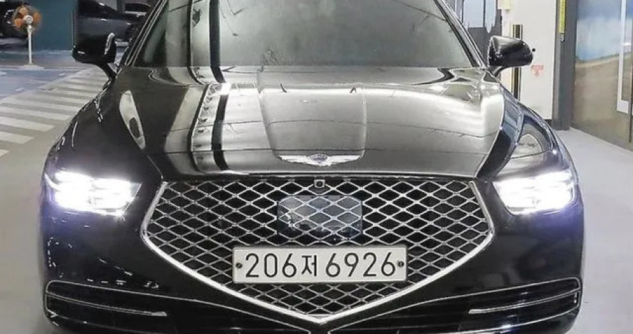 Genesis G90 