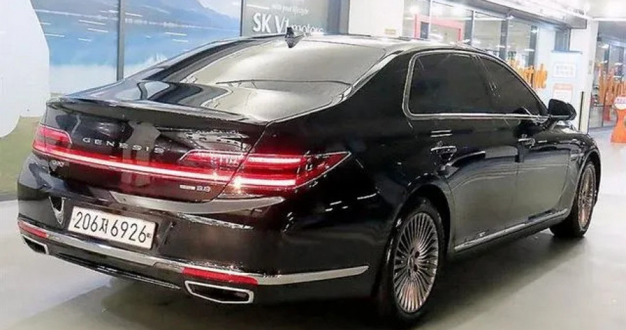 Genesis G90 
