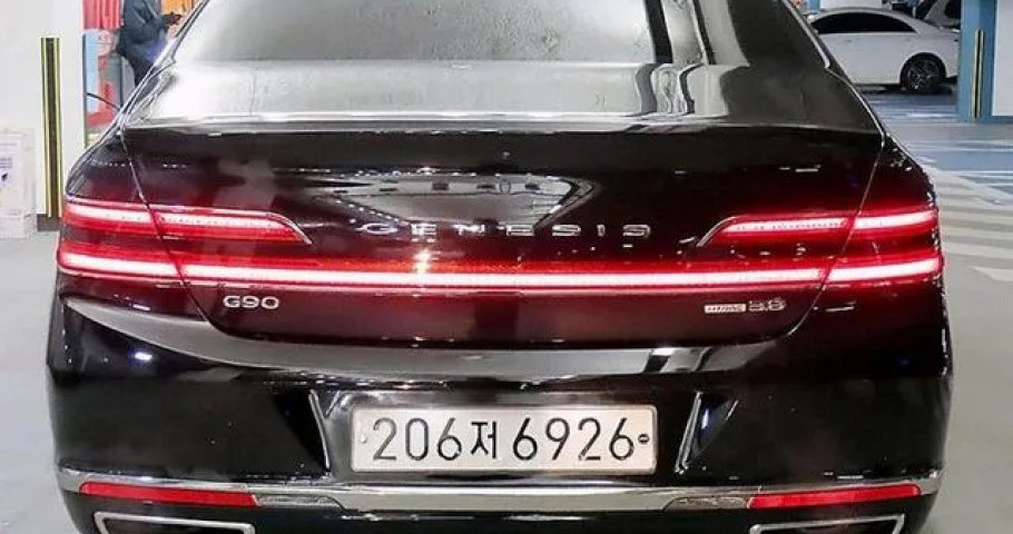 Genesis G90 