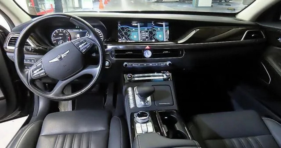 Genesis G90 
