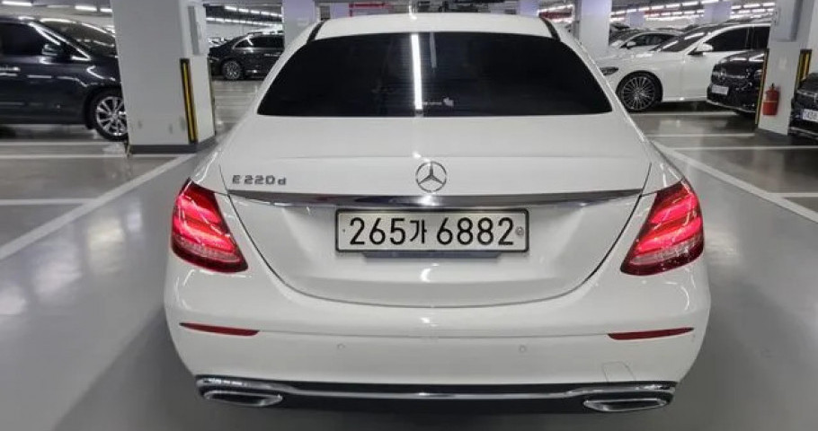 Mercedes-Benz E-Class 