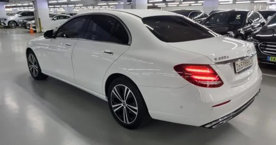 Mercedes-Benz E-Class 