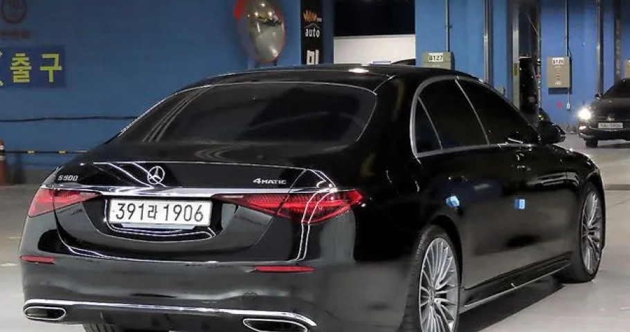 Mercedes-Benz S-Class 