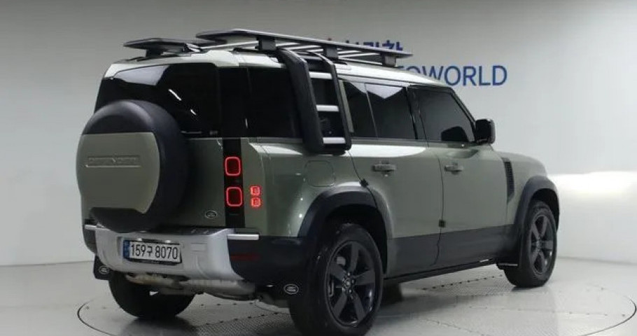 Land Rover Defender 