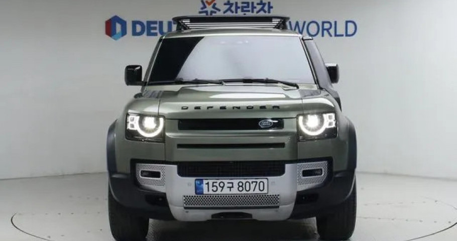 Land Rover Defender 