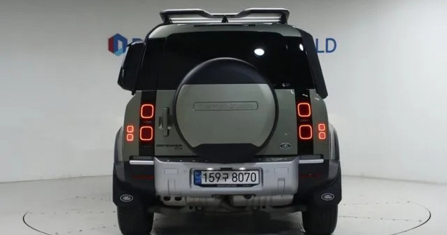 Land Rover Defender 