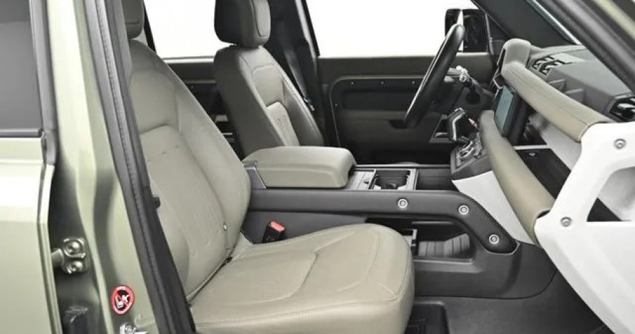 Land Rover Defender 