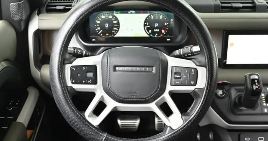 Land Rover Defender 