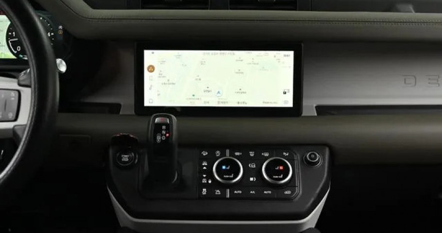 Land Rover Defender 