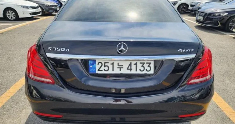 Mercedes-Benz S-Class 