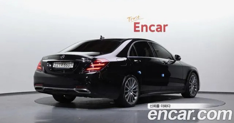 Mercedes-Benz S-Class 