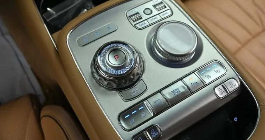 Genesis G90 