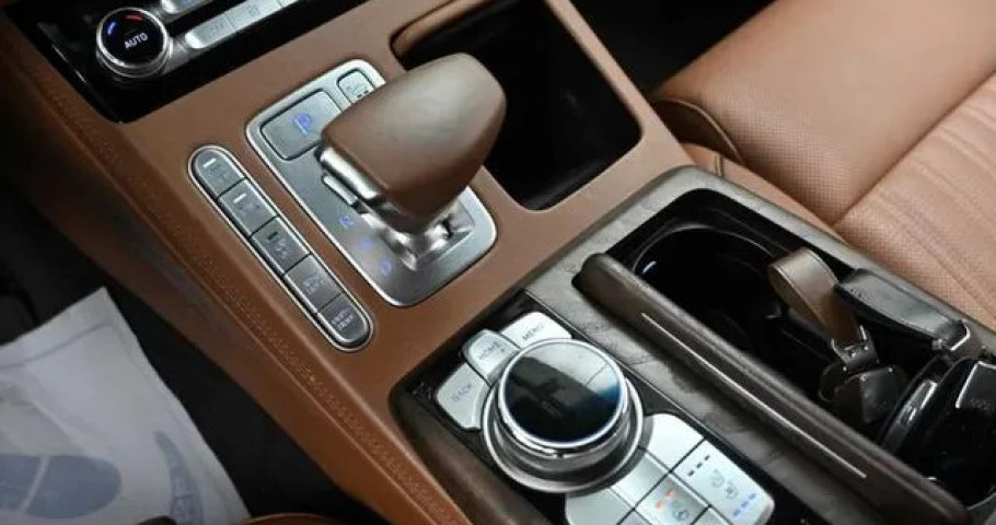 Genesis G90 