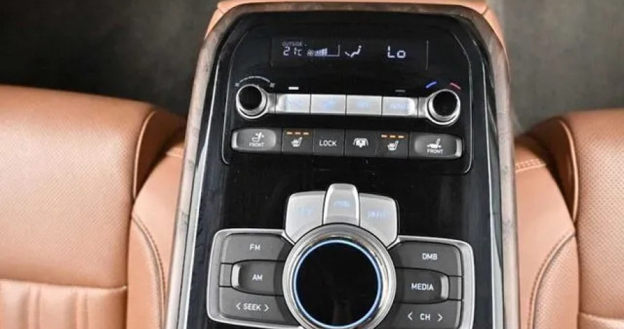 Genesis G90 