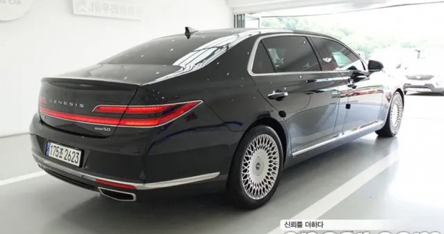 Genesis G90 