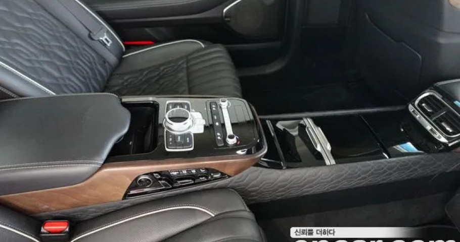 Genesis G90 