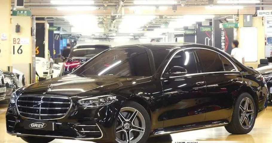 Mercedes-Benz S-Class 