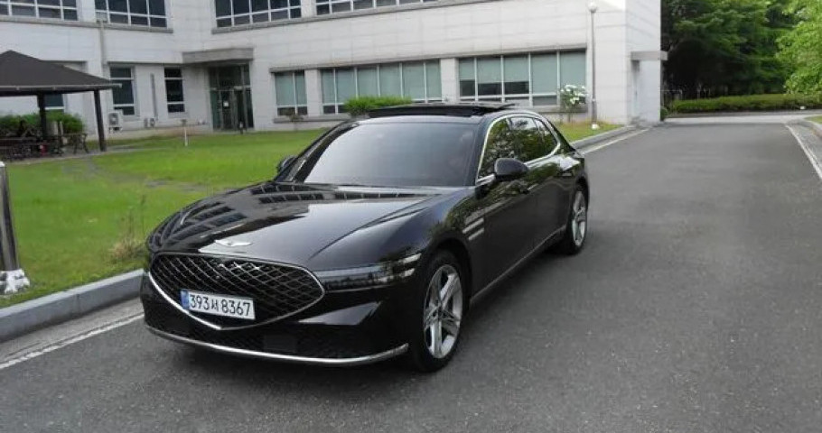 Genesis G90 