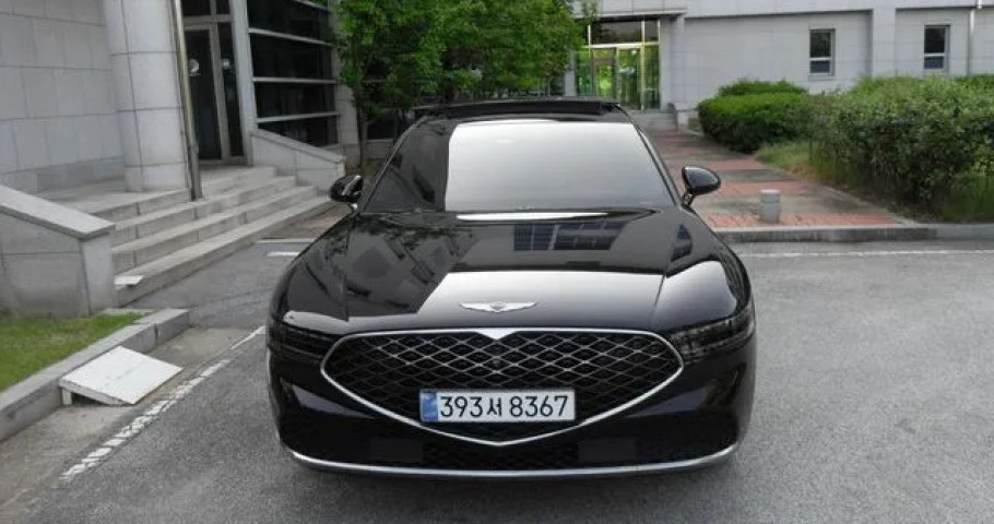 Genesis G90 