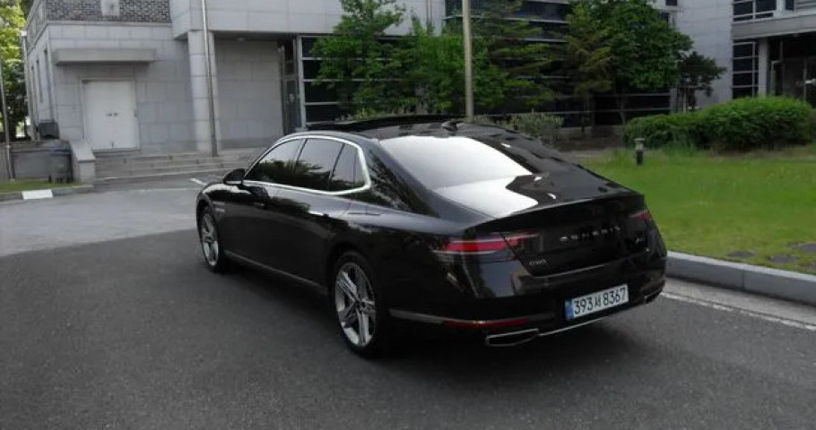 Genesis G90 