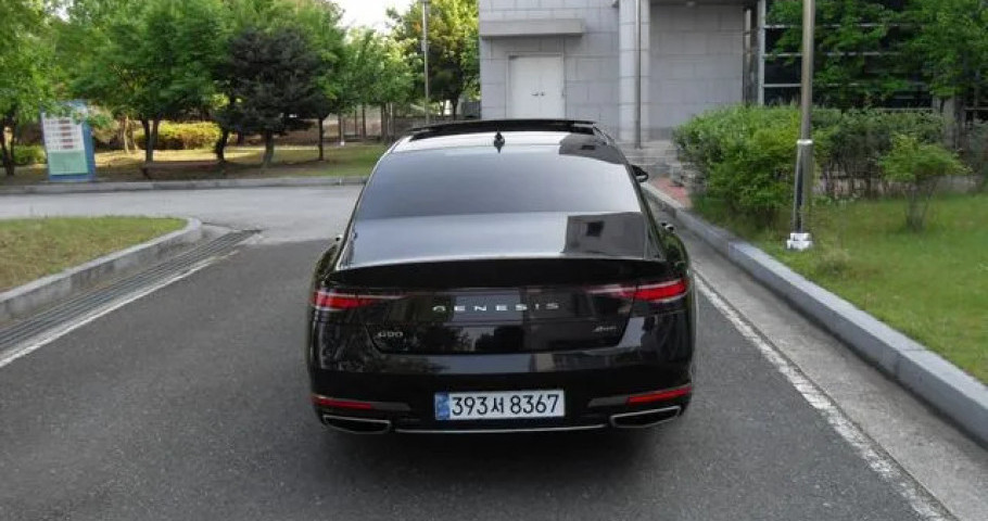 Genesis G90 