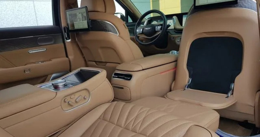 Genesis G90 