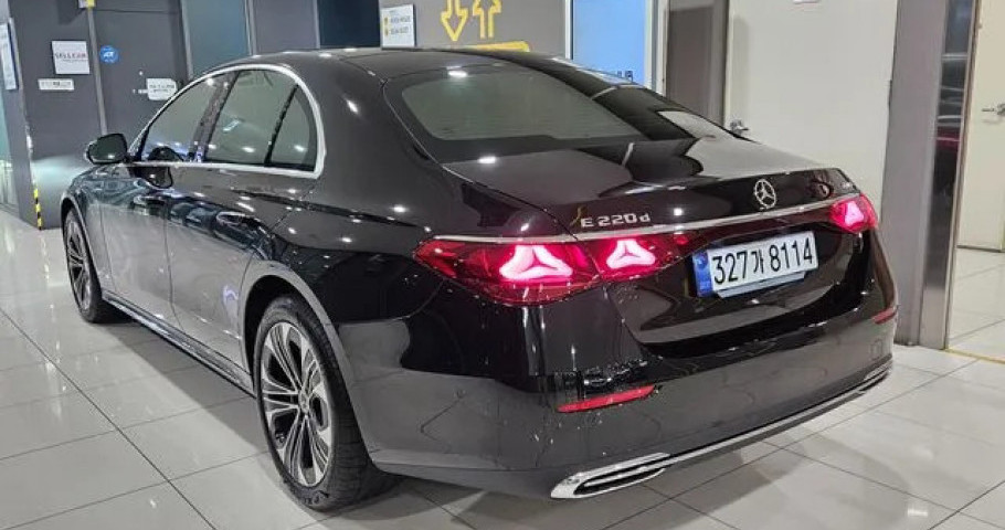 Mercedes-Benz E-Class 