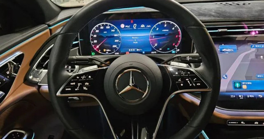 Mercedes-Benz E-Class 