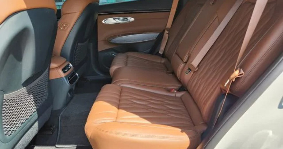 Genesis Gv70 