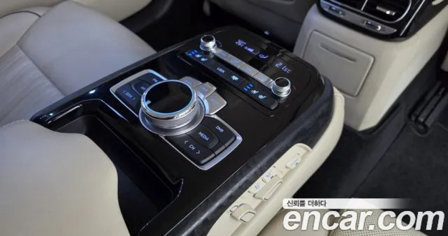 Genesis G90 