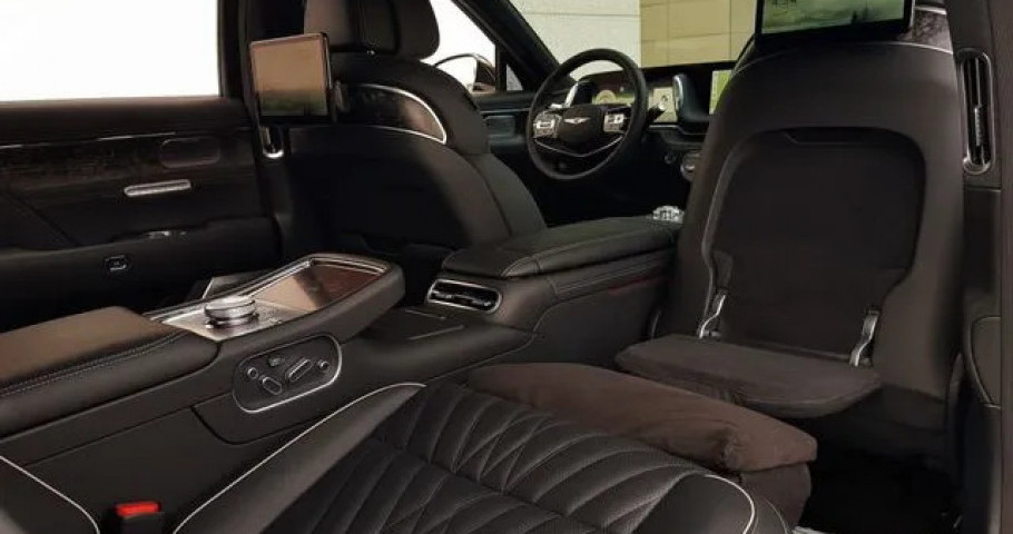 Genesis G90 