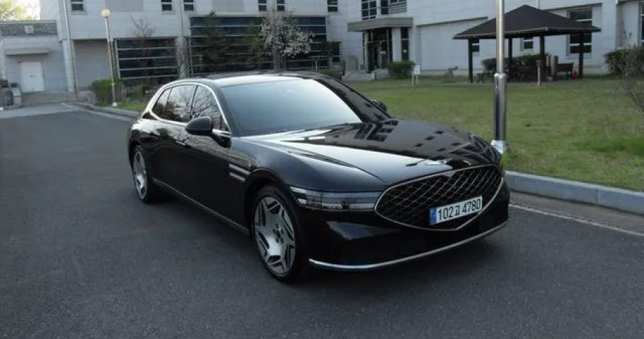 Genesis G90 