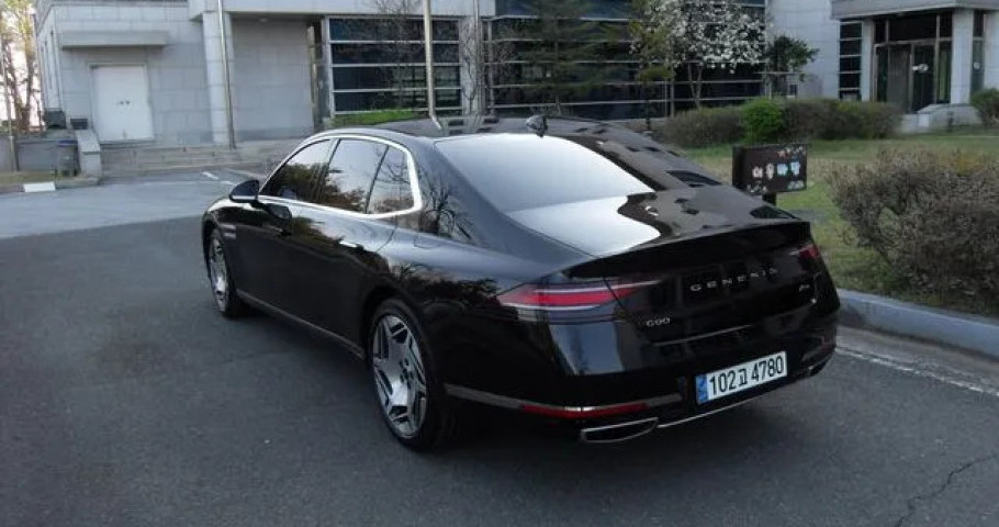 Genesis G90 