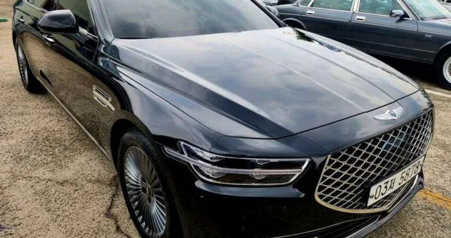 Genesis G90 