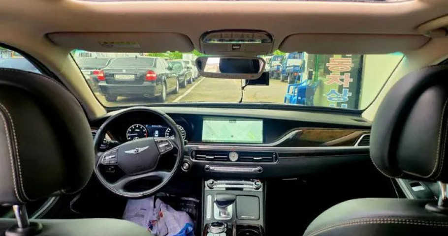 Genesis G90 