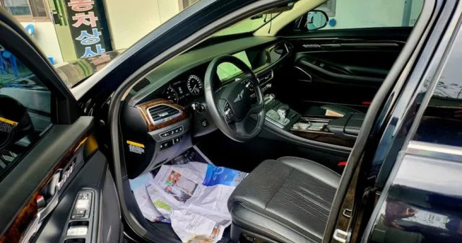 Genesis G90 