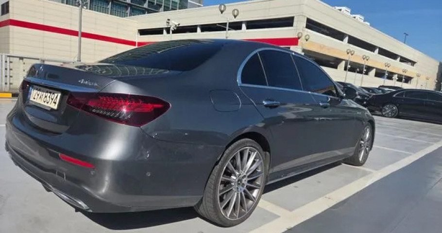 Mercedes-Benz E-Class 