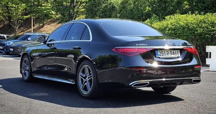Mercedes-Benz S-Class 