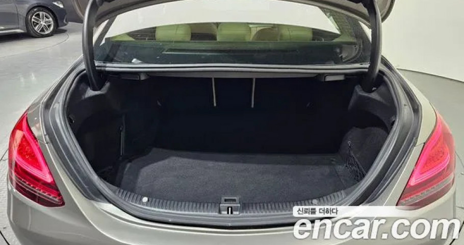 Mercedes-Benz C-Class 
