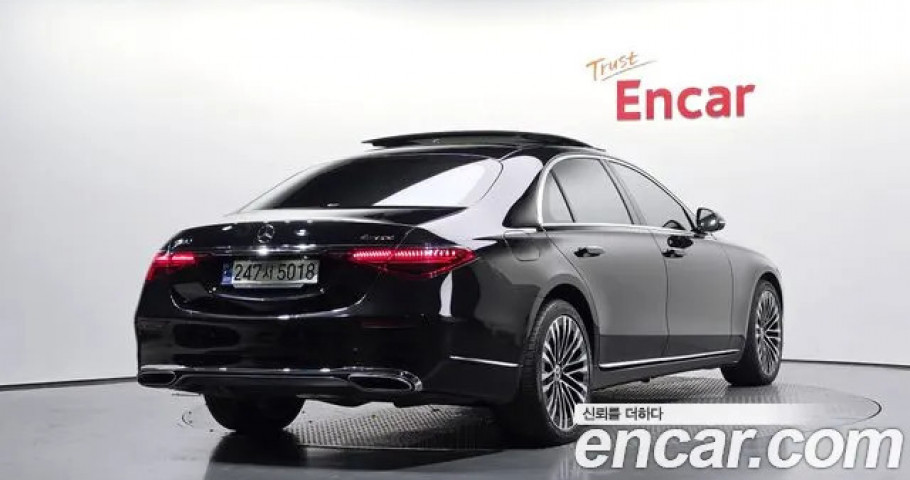 Mercedes-Benz S-Class 