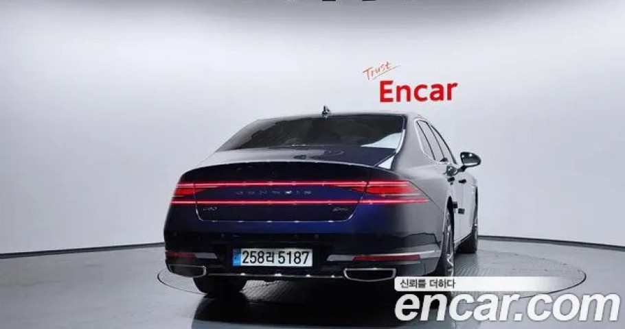 Genesis G90 