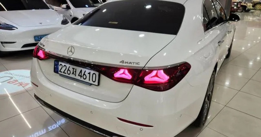 Mercedes-Benz E-Class 