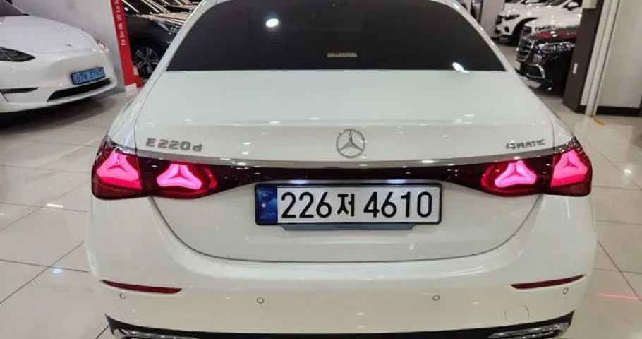 Mercedes-Benz E-Class 