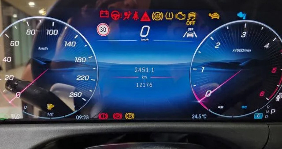 Mercedes-Benz E-Class 