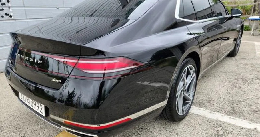 Genesis G90 