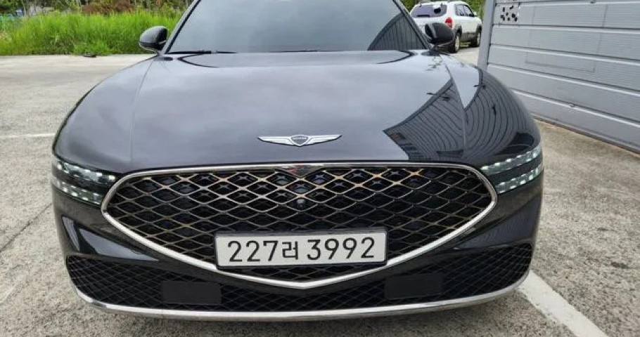 Genesis G90 