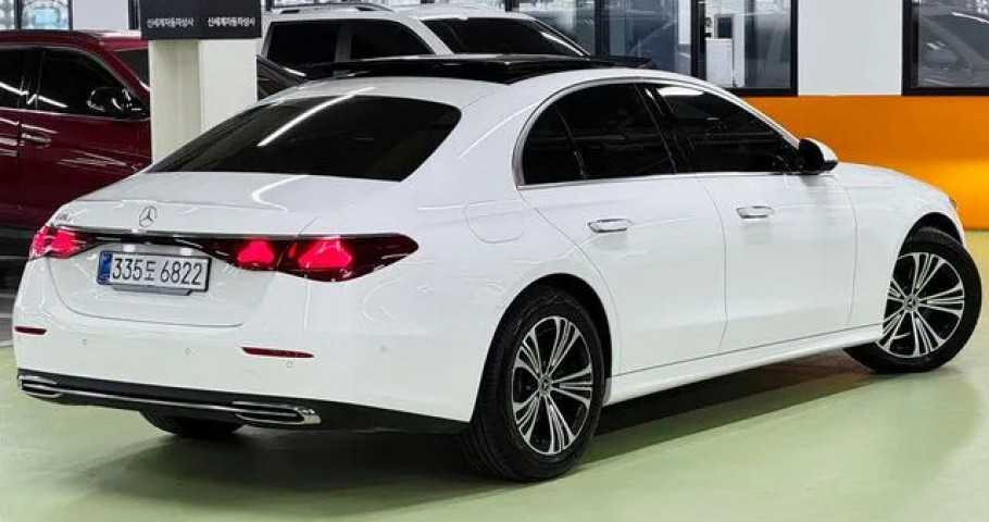 Mercedes-Benz E-Class 