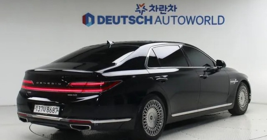 Genesis G90 