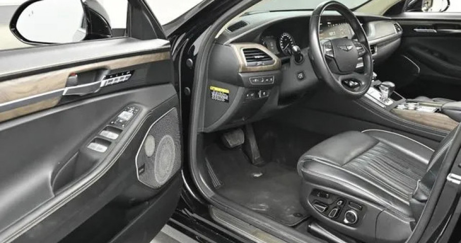 Genesis G90 